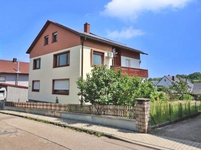 Freistehendes Zweifamilienhaus in Gochsheim!