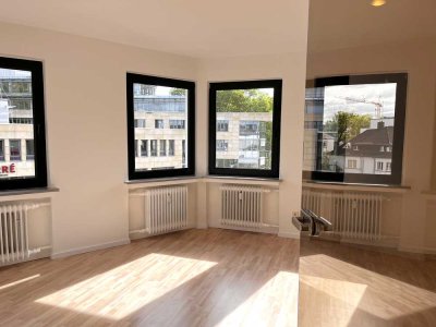 Zentrale 2-Zimmer Wohnung - sofort bezugsfrei, renoviert, lichtdurchflutet, modern