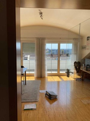 Well Lit, Furnished 2,5 Zimmer Apartment - (Ideal for a couple / small Family, or two students)