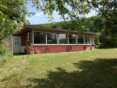 Ihr kleines Paradies: Kompakter Bungalow auf idyllischem Grundstück