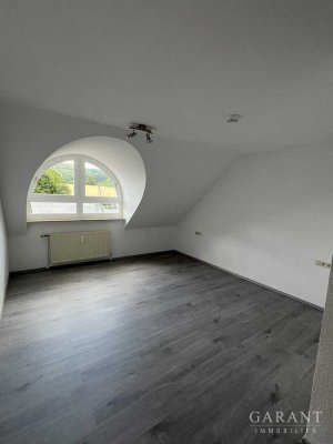 2-Zimmer-Dachgeschosswohnung mit Südbalkon und Blick ins Grüne