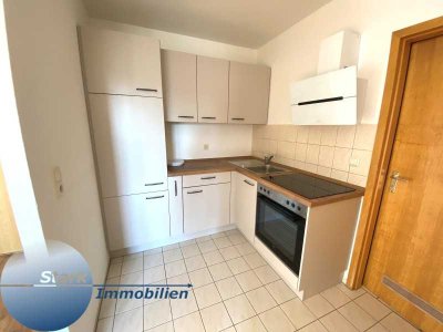 STARK! 2 Raum mit Balkon,  Aufzug und kleiner Einbauküche! Stellplatz!