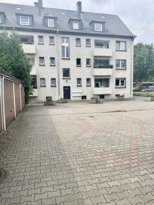 Top modernisierte 4 Zimmer Wohnung mit Balkon, Abstellraum und Garage