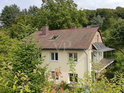 Vielfältiges Anwesen mit Gartengenuss, Ausblick auf einem großen Grundstück!