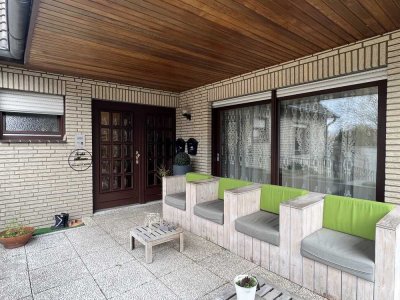 KARSTEN IMMOBILIEN ermöglicht Ihnen: Traumhaftes Zweifamilienhaus in Garbsen / Osterwald