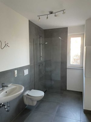 Erstbezug: schönes 1 Zimmer in WG-Wohnung mit Balkon