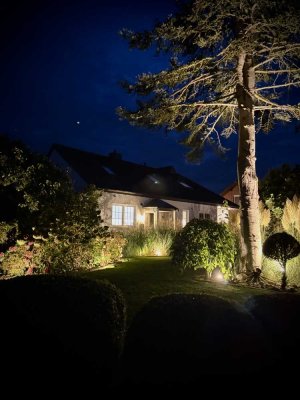 Exklusives Doppelhaus in beliebter Lage: Wohnen & Vermieten auf zwei Grundstücken