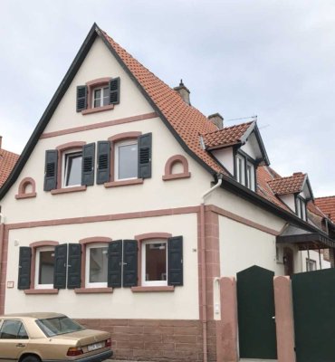 Neu saniertes Einfamilienhaus in Pfälzer,- und Haus und Hof Bauweise mit 6 Zimmern