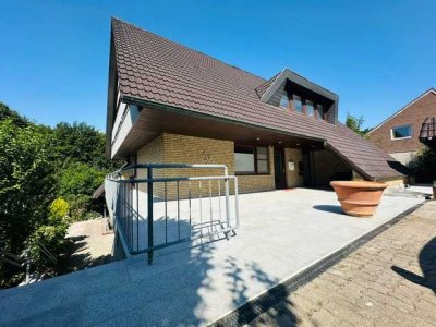 Freundliche und vollst. renovierte 5-Raum-Souterrain-Wohnung mit geh. Innenausstattung mit EBK