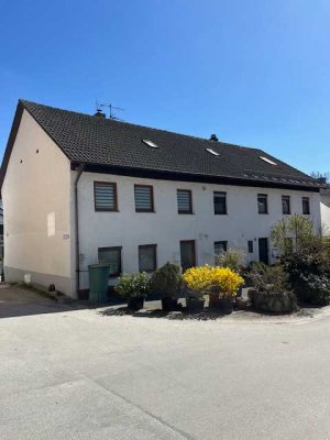 RESERVIERT! Sanierungsbedürftiges Zweifamilienhaus – zentral gelegen & mit Potenzial!