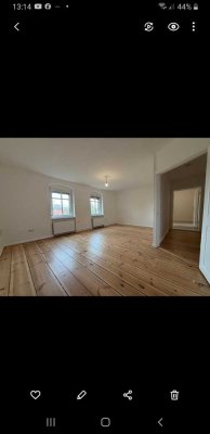 Wohnen mit Charakter in Top Lage: Helle 2,5-Zimmer Dachgeschosswohnung in traditionellem Altbau