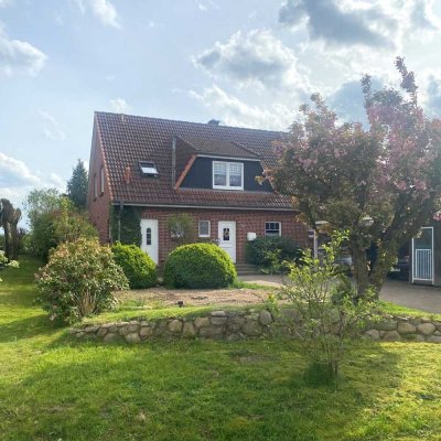 Viel Platz für Familie, Arbeiten & Wohnen – charmantes Haus mit Einliegerwohnung in Wetzen