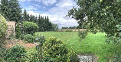 Landhaus mit Abstellgebäude u. Garage