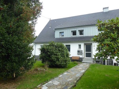 Gemütlicher Rückzugsort im Dachgeschoss, 2 Zimmer, Küche Diele, Bad suchen neuen Bewohner.