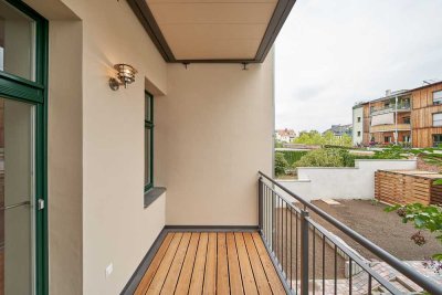 "Luxuswohnung im Denkmal" - helle 2,5-Raum-Wohnung - West-Balkon, Parkett, CAT-7 Netzwerk, Wohnküche