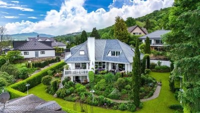 Engel & Völkers: Elegantes Anwesen mit Panoramablick ins Rheintal!