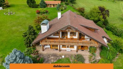 Österreichisches Chalet im Schwarzwald – Einzigartiges Anwesen mit 7 Garagen und Weitblick