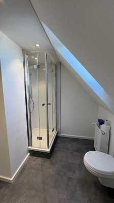 Helle 2-Raum- Dachgeschoss-Wohnung in guter Lage in Weinheim