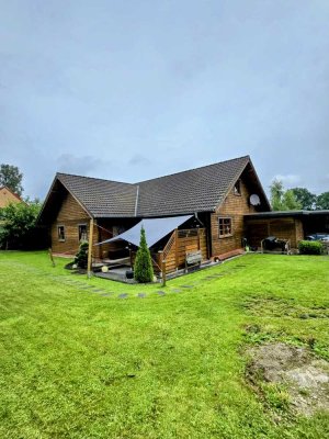 Gelegenheit: Qualitäts- Holzhaus, 4 Zimmer Eck- Bungalow aus 2003 im Grünen   ( Provisionsfrei )