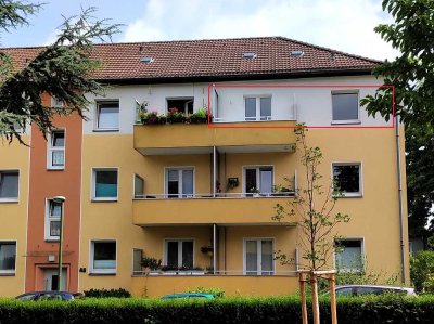 Single-Wohnung mit Balkon (2. Obergeschoß) in Essen Stadtwald. Totalsanierung 2019.