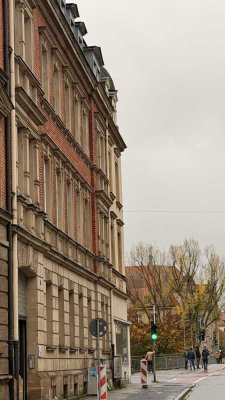 Erstbezug nach Kernsanierung: Gehobene 2-Zimmer Altbauwohnung mit Balkon&Stellplatz am Marienplatz