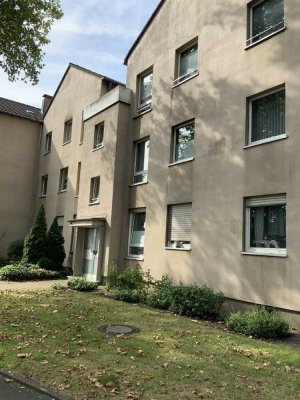 Renovierte Balkonwohnung mit modernem Bad und WC