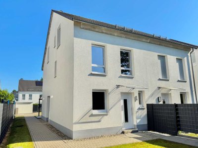 Moderne Doppelhaushälfte mit 5 Zimmern, Garage, Garten und Top-Anbindung in Köln