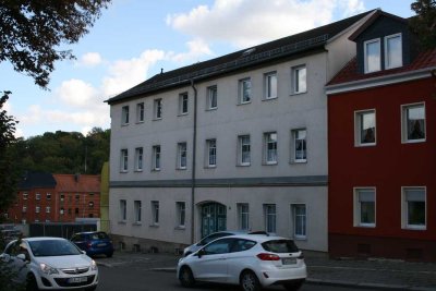 Komplett sanierte Zwei-Raum-Wohnung mit Terrasse und Garage