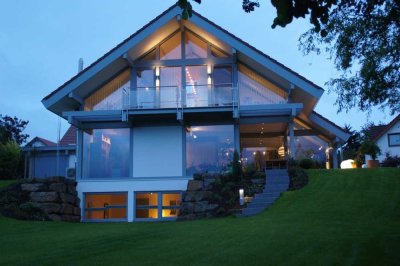 Moderne Architektur in naturnaher und begehrter Wohnlage