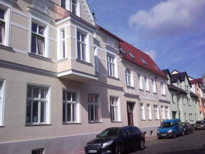 ### schöne 3-Raum Wohnung, Zentrum Golßen, 300 Meter zum Einkaufen und Bäcker ###