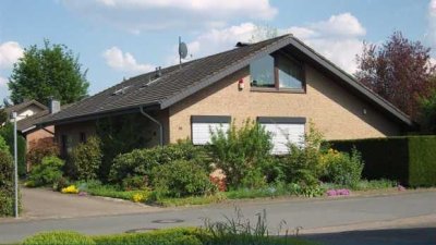 Gemütliche 3-Zimmer-DG-Wohnung mit gehobener Innenausstattung in Schloß Holte-Stukenbrock