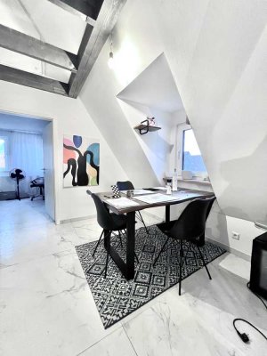 Traumhafte DG-Wohnung in zentraler Lage mit Schlossblick