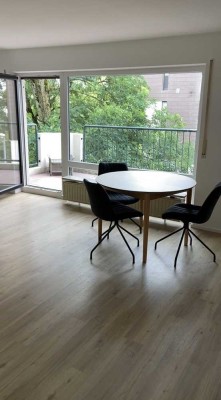 Helle, möblierte 2,5-Zim Whg mit EBK & großem Balkon, im Grünen, super Anbindung, S-Bahn in laufnähe