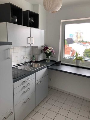 Neuwertige 2-Zimmer-Wohnung mit Balkon und Einbauküche in Langen