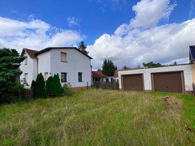 Einfamilienhaus mit Doppelgarage und großem Grundstück in Klitzschen