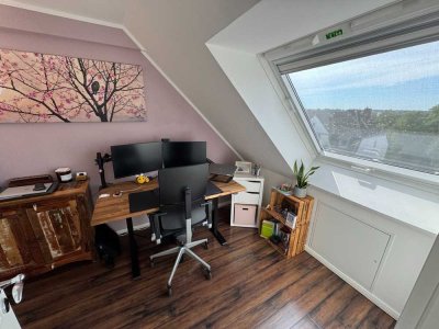Stilvolle 4-Raum-Maisonette-Wohnung mit Balkon und EBK in Ratingen / Nähe Zentrum