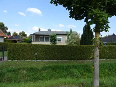 Massives EInfamilienhaus mit Keller in zentraler Lage