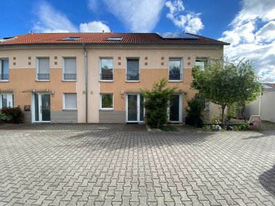 KL - Nord, Reihenmittelhaus mit 5 ZKB, Einbauküche, Garten, Stellplatz, Gäste WC "KFW-70"