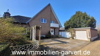 Familienoase! Schönes Einfamilienhaus mit großem Garten, 2 Garagen, gute, in Borken