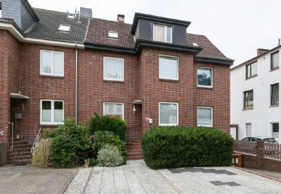 TT bietet an: Charakteristische Wohnung mit Garten, Garage, PKW-Stellplatz in Wilhelmshaven!