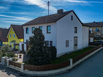 Attraktives 2-Familienhaus mit 2 Garagen und traumhaften Garten - Ihr neues Zuhause wartet !