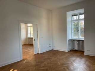 Helle, geräumige Altbauwohnung langfristig zu vermieten