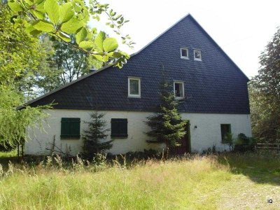 Waldähnliche Alleinlage Nähe Geising * Großes Grundstück * Landhaus mit viel Potential