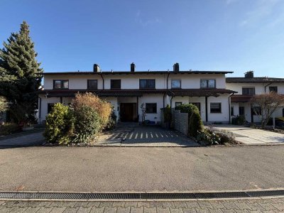 Charmantes Reihenmittelhaus mit Einliegerwohnung, Doppelgarage und Garten in ruhiger Wohnlage