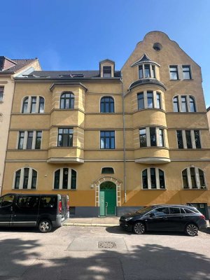 Vermietete 2-RW in schönem Denkmalobjekt in Bestlage von Halle zu verkaufen!