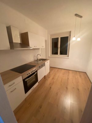Sonnige Wohnung in ruhiger Lager mit verglastem Balkon