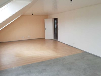 Haltern-Sythen, helle 4-Zimmer-DG-Wohnung mit EBK und Loggia