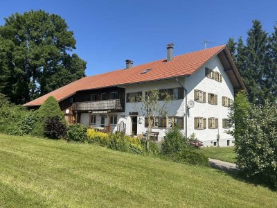 Möblierte Dachgeschosswohnung auf Zeit mit Bergblick in Hauptmannsgreut (Betzigau)