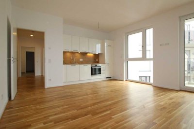 Helle 2 Zimmer mit EBK und Balkon in ruhiger Seitenstraße!