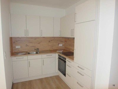 Hochwertige 2-Zimmer-Wohnung mit Loggia, Einbauküche & ebenerdiger Dusche * Betreutes Wohnen möglich